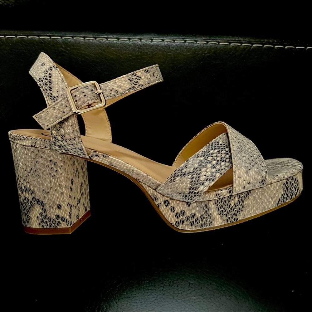 Women Size 8 Snakeskin Print Open Toe Ankle Buckle Strap Block 3.5” Heel Sandals